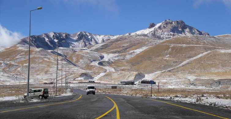 Erciyes Kayak Merkezi'nde Kar Yağışı