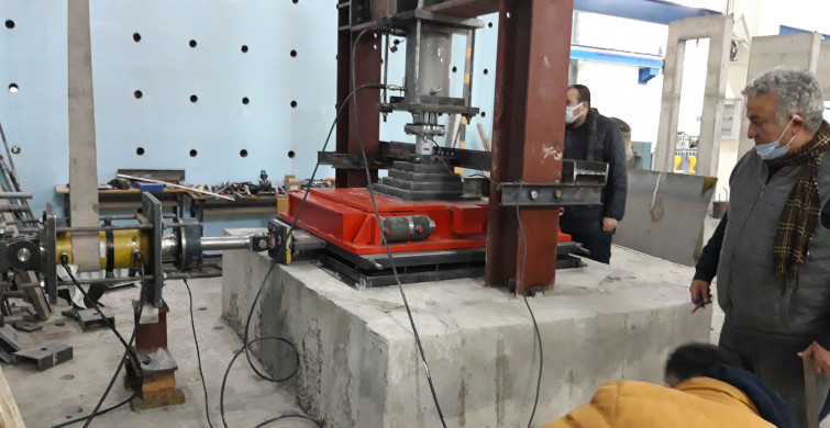 Erciyes Üniversitesi’nin deprem çalışması başarıya ulaştı: “Bilyeli sistem izolatörle binalar daha dayanıklı hale gelecek!”