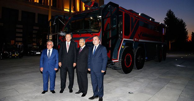 Erdoğan Ve Mahathir Yerli Üretim İtfaiye Aracını Gözlemledi