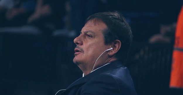 Ergin Ataman Fenerbahçe Beko Maçına Kulaklıkla Çıktı 