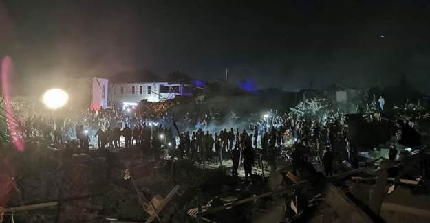 Ermenistan Gence'de Sivilleri Vurdu... Gence Şehri'nde 2 Büyük Patlama
