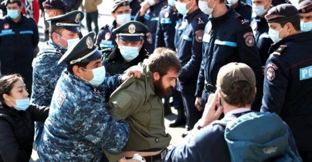 Ermenistan'da Paşinyan Karşıtı Gösteri Başlatan Muhalefet Liderleri Gözaltına Alındı!