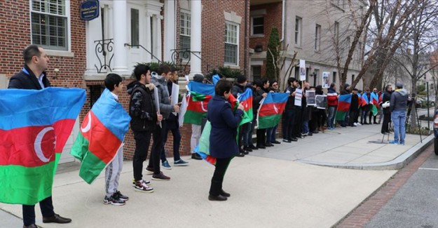 Ermenistan'ın Washington Büyükelçiliği Önünde Protestolar Başladı!