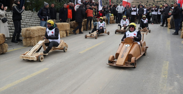 Erzincan'da Tahta Arabalarla Eğlenceli Yarış: FormuLaz