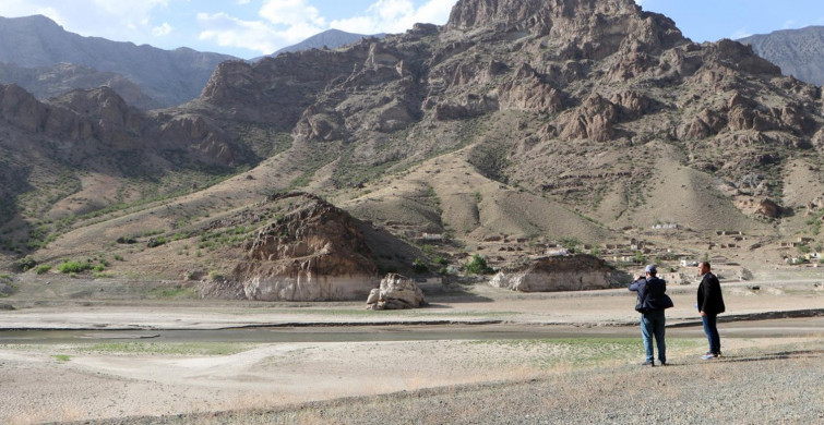 Erzurum Ayvalı Barajı'nın Suları Çekildi! Evler Gün Yüzüne Çıktı