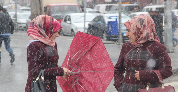 Erzurum'a Nisan Ayında Kar Yağdı