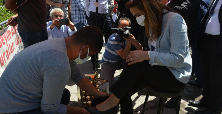 Erzurum'da 60 Kişilik Heyetle Ayakkabı Boyatma Pozu! Rezidanslar Kraliçesi Gamze İlgezdi Olmak Kolay Değil