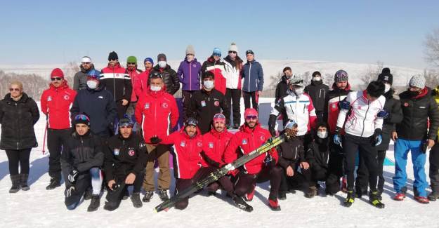 Erzurum'da Kayaklı Koşu Nefesleri Kesti