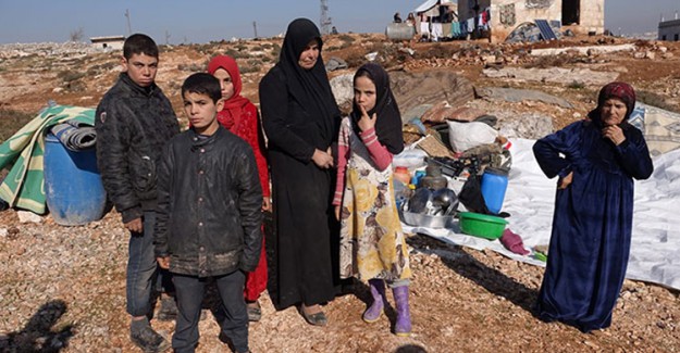Esad'ın Saldırılardan Kaçan Siviller Kalacak Çadır Bile Bulamıyor