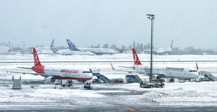 Esenboğa Havalimanı'nda Kar Yağışı için Tedbir Alındı