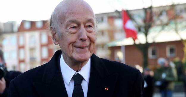 Eski Fransa Cumhurbaşkanı d'Estaing Hayatını Kaybetti