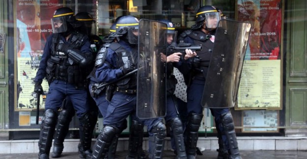 Eylemciye Tokat Atan Fransız Polisine Hapis Cezası !