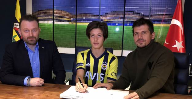 Fenerbahçe 15 Yaşındaki Oyuncuyla Sözleşme İmzaladı!