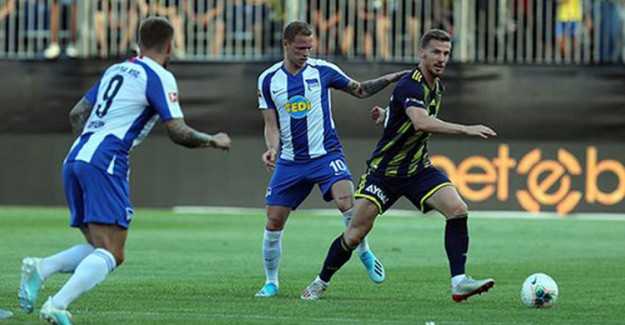 Fenerbahçe, Hazırlık Maçında Hertha Berlin'e 2-1 Yenildi 