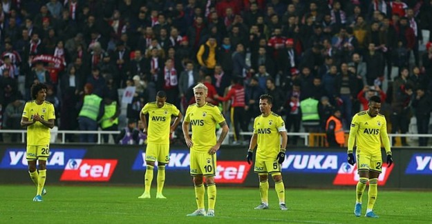 Fenerbahçe'de Derbi Öncesi Stoper Krizi