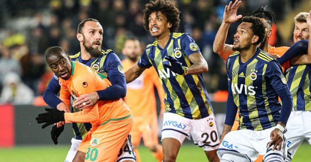 Fenerbahçe'de Galatasaray Maçı Öncesinde Sar Kart Alarmı