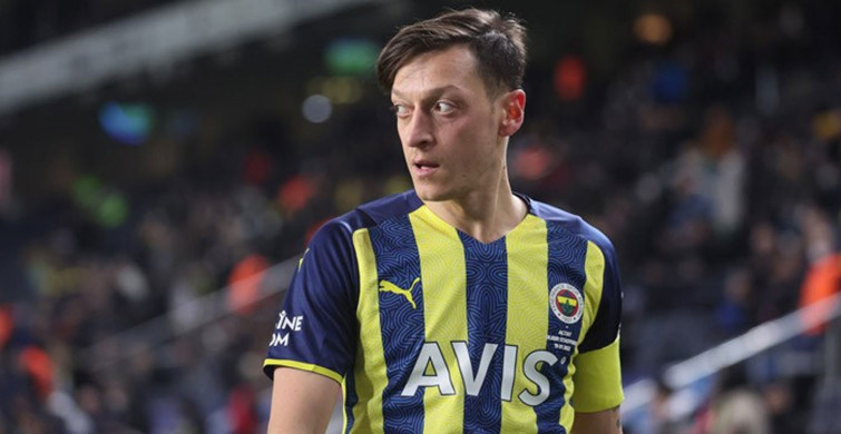 Fenerbahçe'de kadro dışı kalan Mesut Özil hakkında futbolcunun menajeri Erkut Söğüt, oyuncunun transfer durumu ve kariyeri hakkında açıklamalarda bulundu!