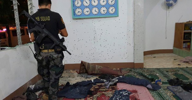 Filipinler'de Cami Saldırısı: 2 Ölü 