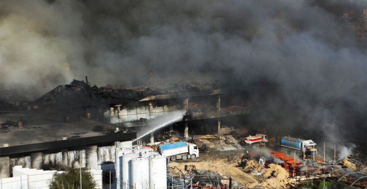 Filistin’deki El Halil şehrinde 1000 kişinin çalıştığı fabrikada felaket bir yangın çıktı!