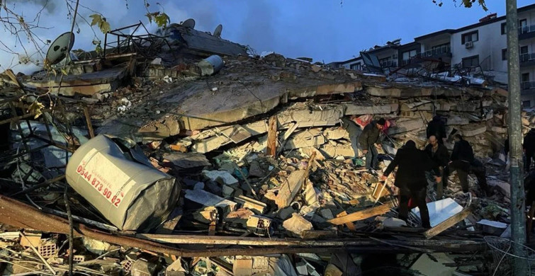Filistin'e Yardım Elçisi Türkiye: Sağlık Bakanı Koca, Gazze'ye destek için 155 kişiyi taşıyan uçağı duyurdu!