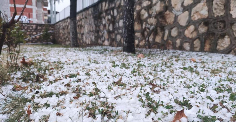 Fındık Kadar Dolu Yağdı, Etraf Beyaza Büründü