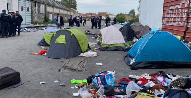 Fransa Yasadışı Olarak Nitelendirdiği Göçmen Kampını Dağıttı