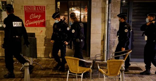 Fransa'da 8 Şehre Sokağa Çıkma Yasağı