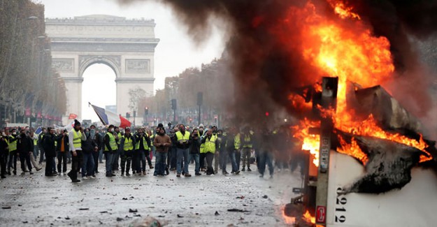 Fransa'da Eylemcilere Daha Ağır Cezalar Geliyor