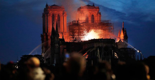Fransa'da Notre Dame Katedrali'nin Yeniden İnşası İçin Yasa Tasarısı
