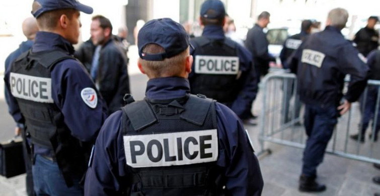 Fransa’da Polise Bıçakla Saldıran Şahıs Öldürüldü