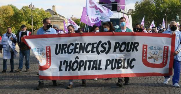 Fransa’da Sağlık Çalışanlarından Hükümet Karşıtı Protesto