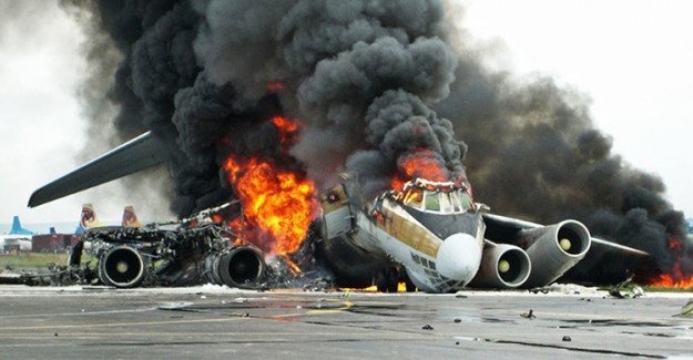 Fransa'da Uçak Kazası! Ölüler Var