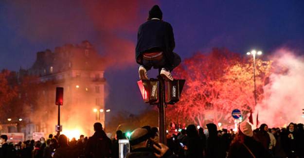 Fransa'da Yine Protesto! Binlerce Kişi Sokağa Döküldü