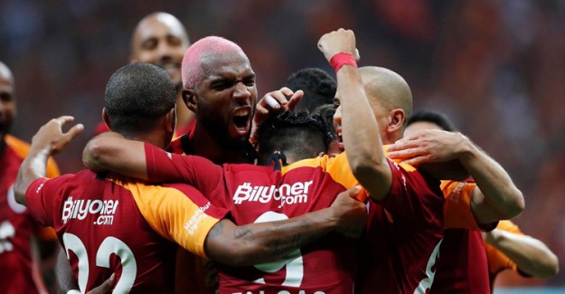 Galatasaray, 'Böyle bir şey olabilir mi ya?' Tişörtü Bastırıyor