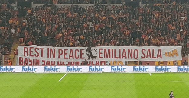 Galatasaray Taraftar Grubu ultrAslan Sala'yı Unutmadı