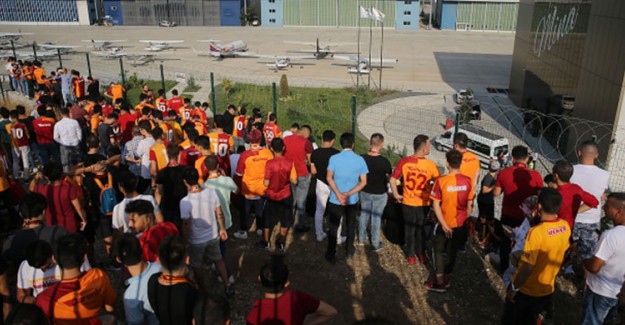 Galatasaray Taraftarı, Falcao'yu Bekliyor
