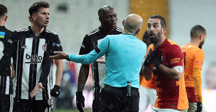 Galatasaray'ın futbolcusu Arda Turan,  FIFA 2022 Dünya Kupası'nda yer almayan Cüneyt Çakır'a destek verdi!