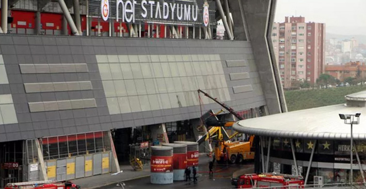 Galatasaray'ın NEF Stadyumu'nda Vinç Devrildi!