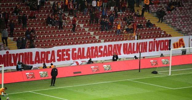 Galatasaraylı Taraftarlardan Başkan Cengiz’e Destek