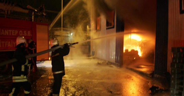 Gaziantep Boya Fabrikasında Yangın, 2 İşçinin Durumu Ağır