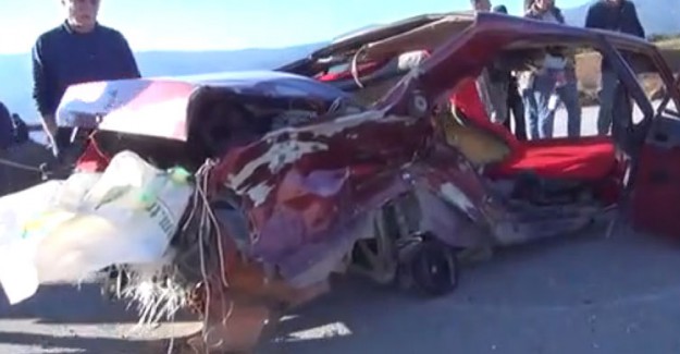 Gaziantep'teki Kazada Araç İkiye Bölündü, 1 Kişi Hayatını Kaybetti