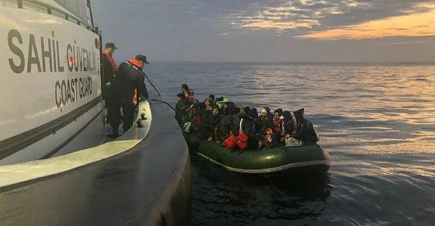 Göçmen Botu Yunanistan'a Giderken Durduruldu
