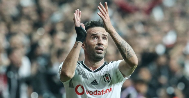 Gökhan Gönül: 'Futbolu Beşiktaş'ta Bırakmak İstiyorum'