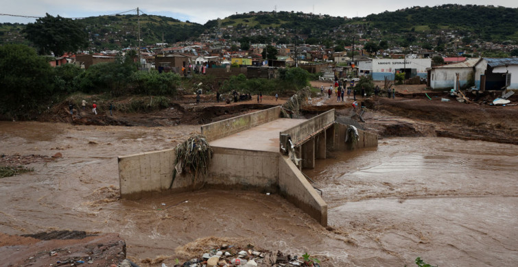 Güney Afrika'da sel felaketi! 45 kişi öldü çok sayıda ev ve köprü yıkıldı