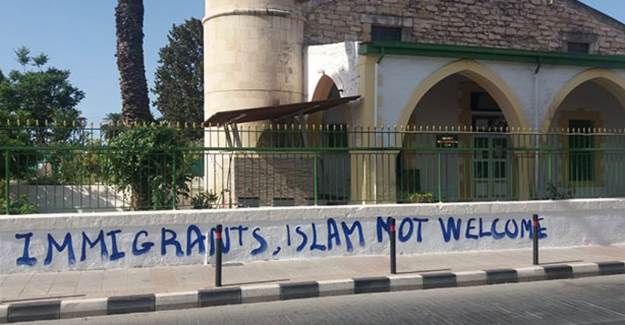 Güney Kıbrıs'taki Köprülü Camisine Saldırı