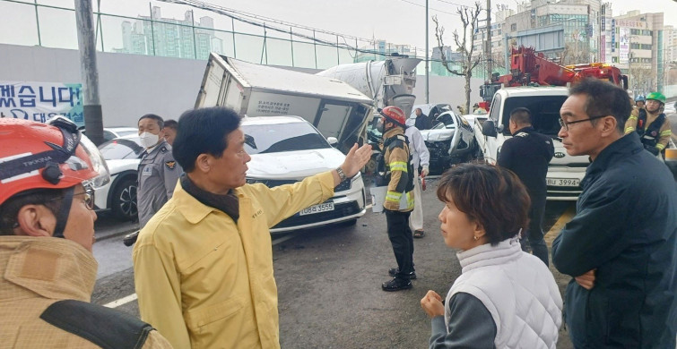 Güney Kore’de zincirleme trafik kazası: Her yer can pazarına döndü!