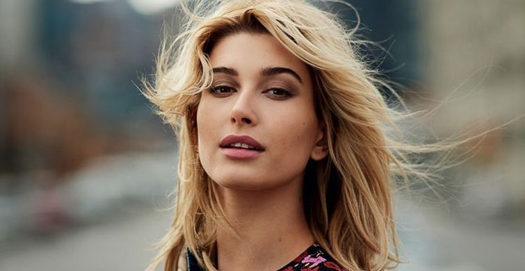 Hailey Baldwin, Annesi Kennya Baldwin İle Objektif Karşısına Geçti