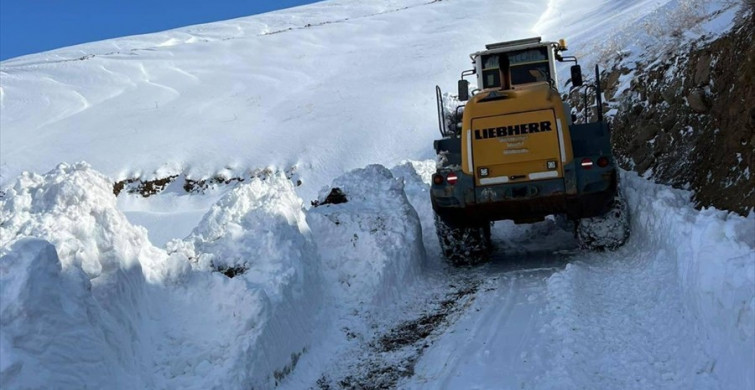 Hakkari'de Kapanan Üs Bölgesi Yolu İçin Çalışmalar Başladı