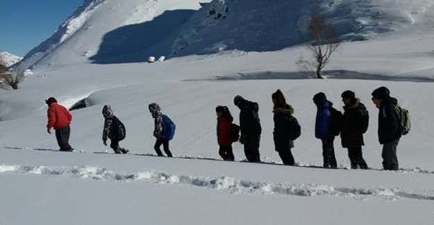 Hakkari'de Öğrenciler Kar Nedeniyle Mahsur Kaldı