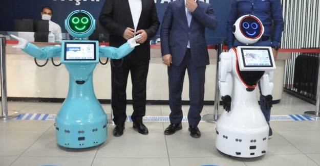 Hastaları Artık Robot Karşılıyor